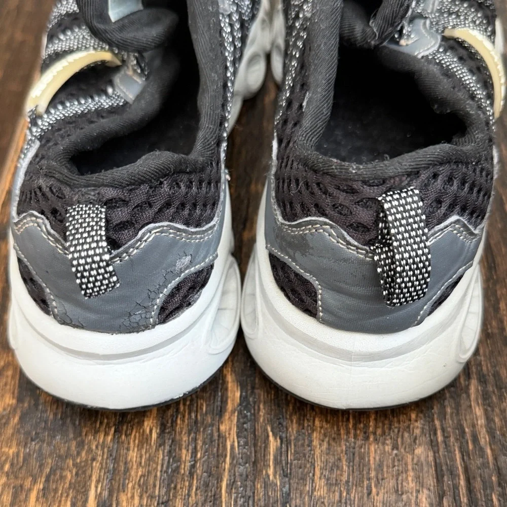 Aquamore Sneakers in Black and Gray